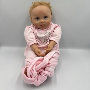 Ashton Drake Cloth & Vinyl  "Mommy's Girl"  Baby Doll By Ping Lau With Outfit